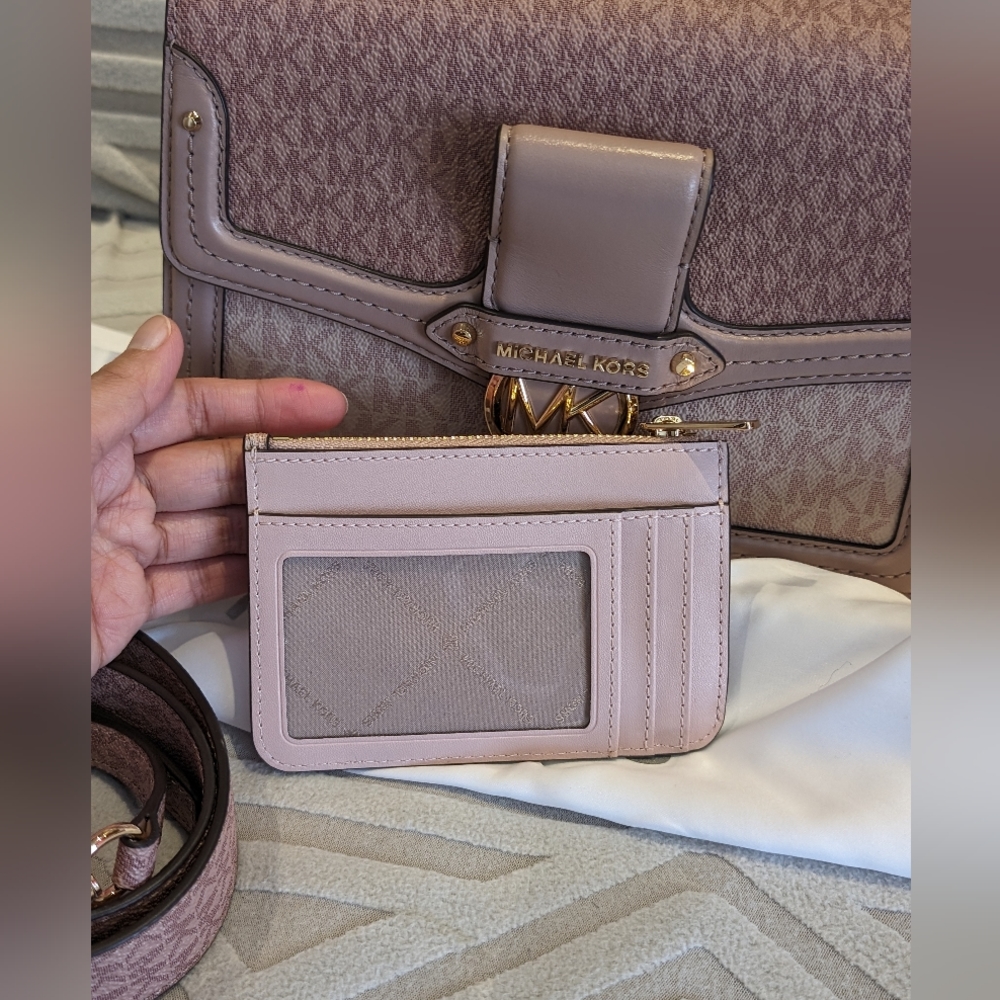 ❤️ SOLD ❤️ MK bundle - Picture 3 of 10